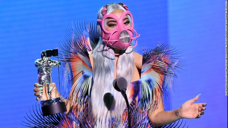 Lady Gaga arrasa en los VMAs con 5 premios y sus mascarillas tan originales