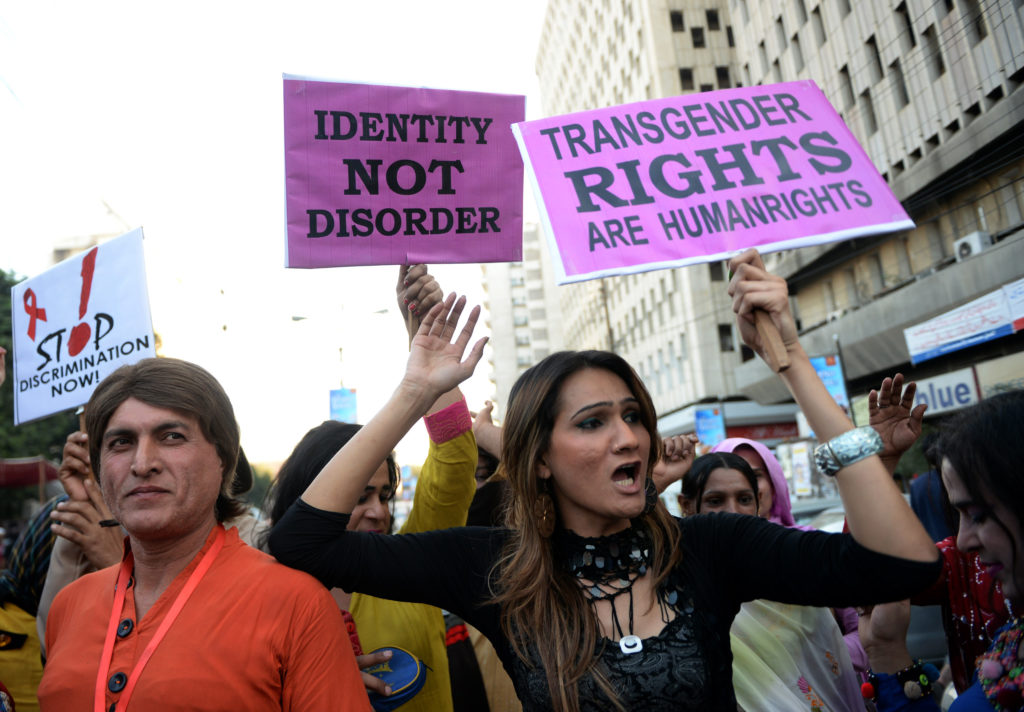 El ministro pakistaní promete un proyecto de ley para la protección trans