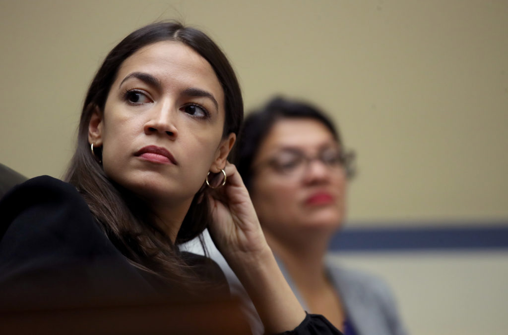 Alexandria Ocasio demuestra su astucia frente a una presentadora de Fox News