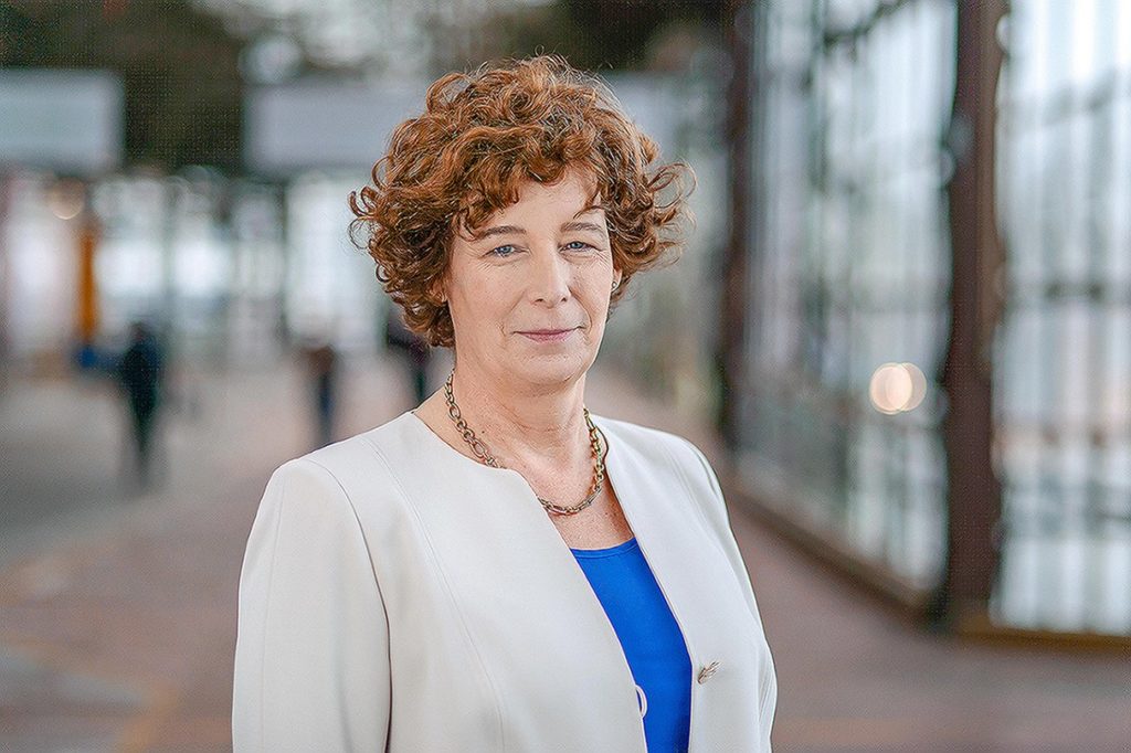 La Viceprimera ministra de Bélgica, es la política trans más importante de Europa