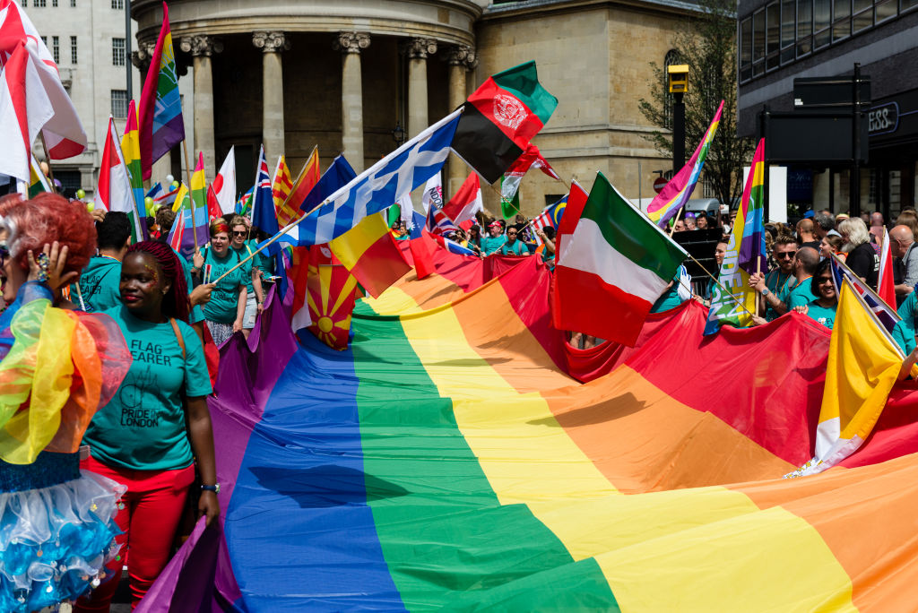 Los patrocinadores de UK Pride no reconocen a los no binarios