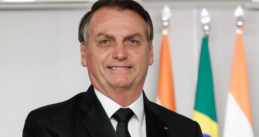 Bolsonaro dice que Brasil debe dejar de ser un país de "maricones" en su respuesta a COVID