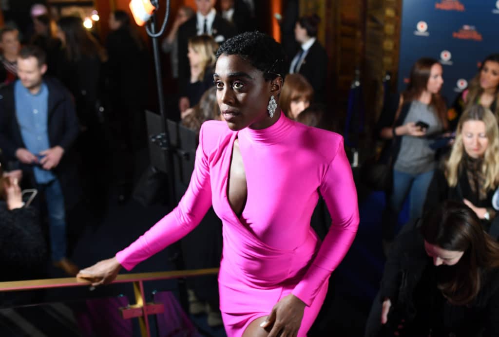 Lashana Lynch interpretará a una nueva lesbiana negra 007 en No Time to Die, cuando finalmente salga a la luz, según los informes.