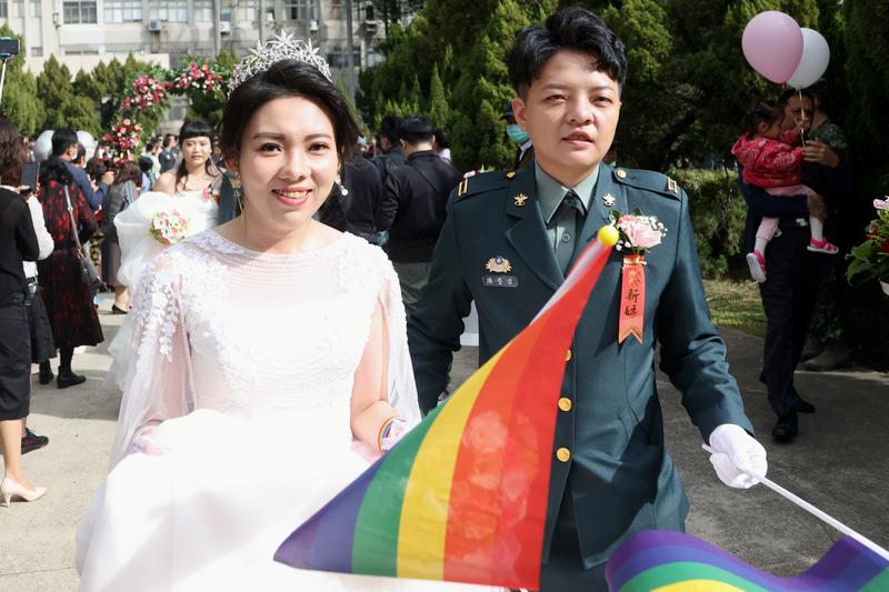 Taiwán celebra la igualdad y el éxito del coronavirus en la mayor marcha del orgullo de Asia