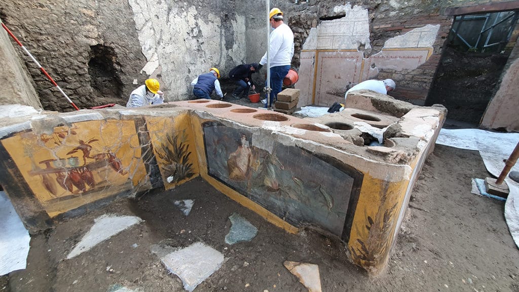 Un 'graffiti homofóbico' romano desenterrado en un bar de Pompeya
