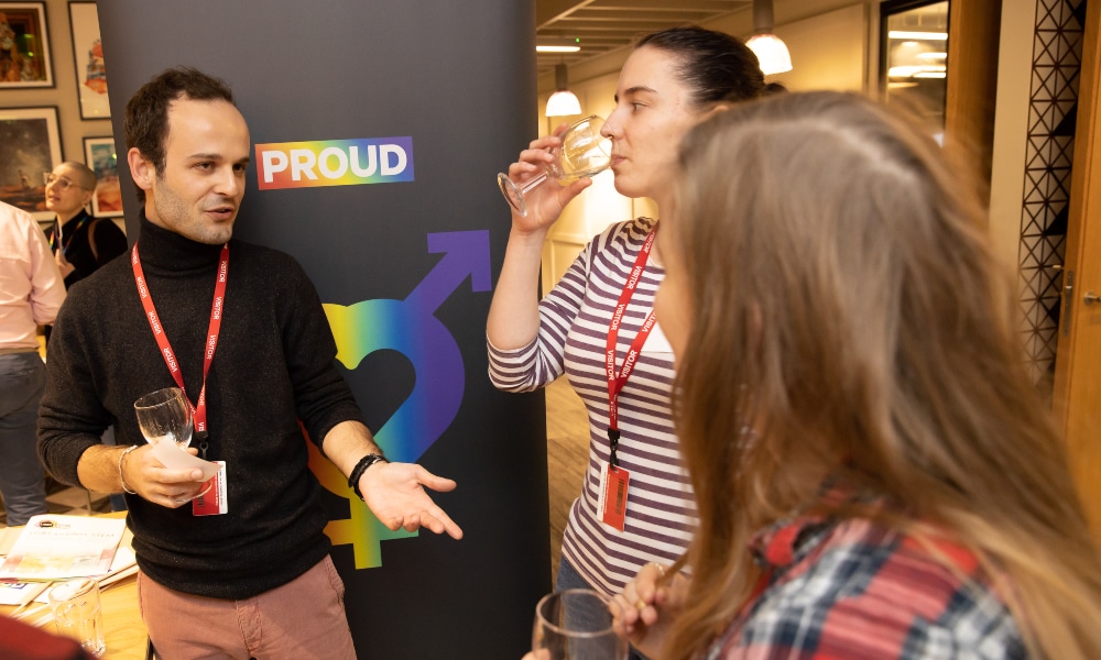 El Financial Times está buscando jóvenes y curiosos periodistas