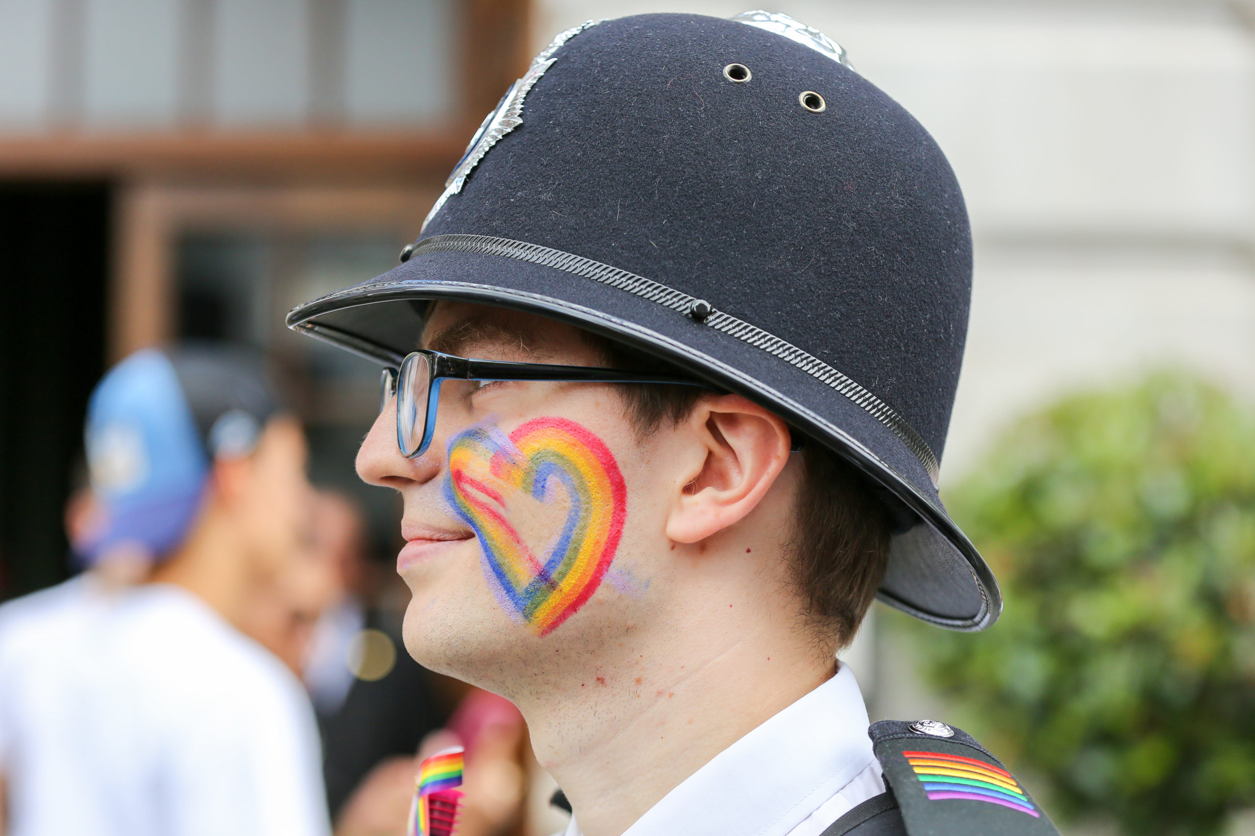 El policía trans insiste en que no es un traidor y urge a más personas transgénero a unirse a la fuerza y promulgar el cambio.
