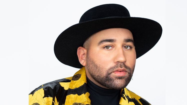 El último single del párroco James habla de citas mientras está encerrado