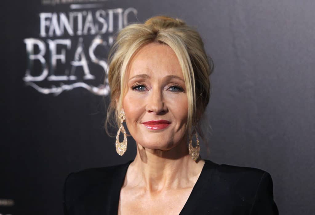 JK Rowling piensa que la gente tiene miedo de hablar de género porque "temen por su seguridad personal"