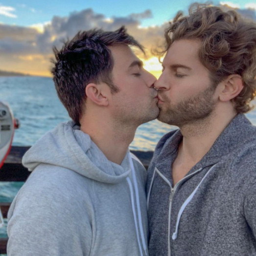 Johnathan Bennett se compromete con su antiguo novio