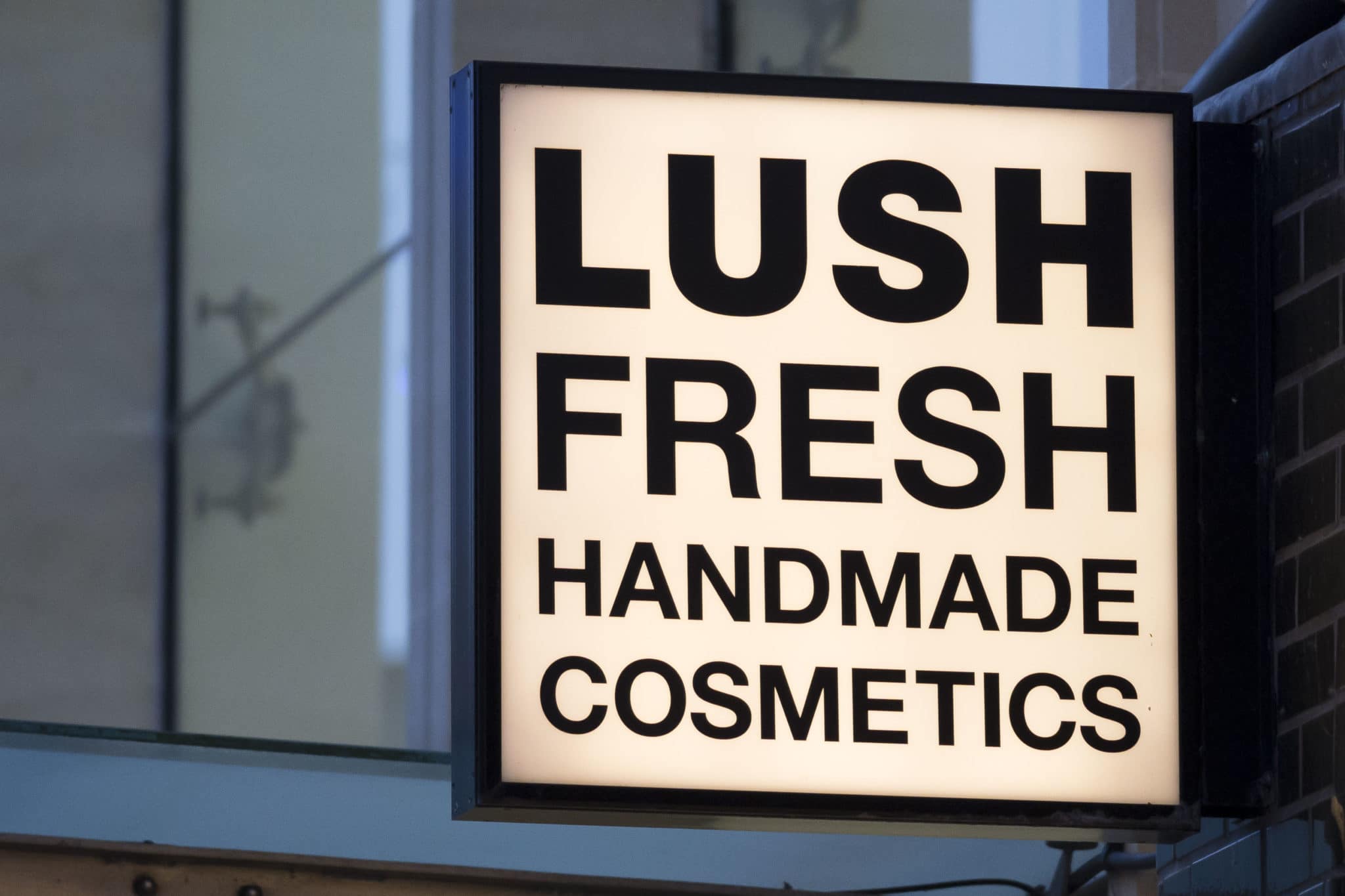 Lush finalmente se disculpa con la comunidad transgénero después de la brutal reacción por las donaciones al grupo de presión anti-trans.