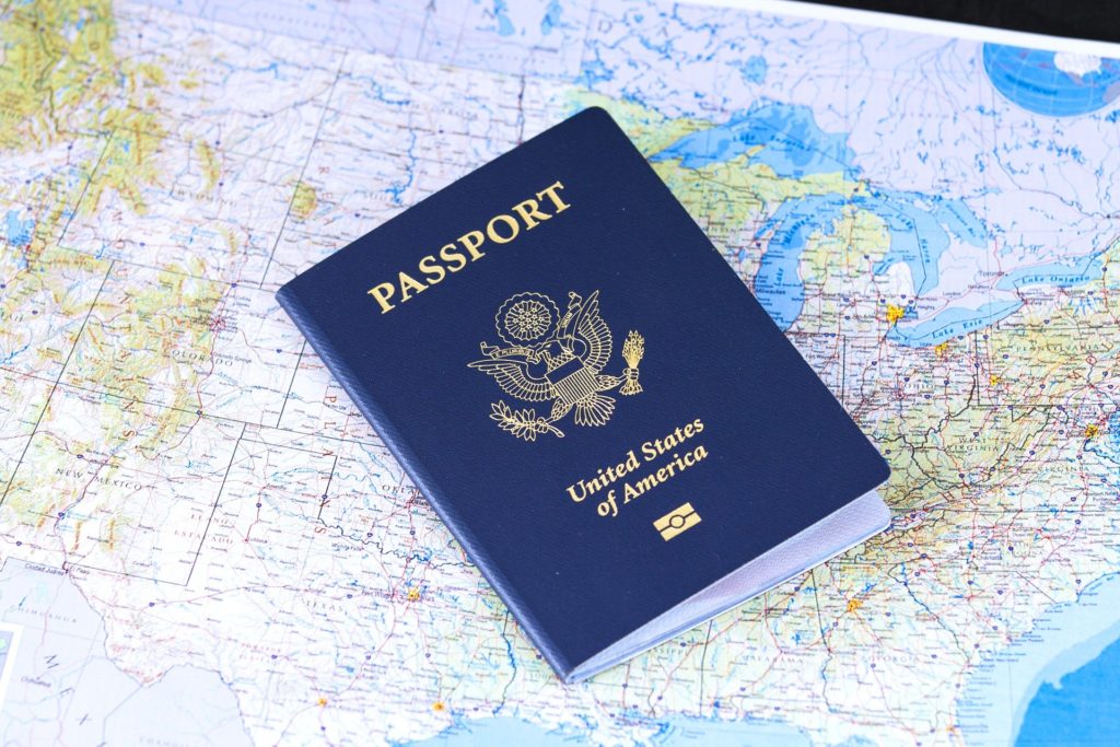 Trans obligado a presentar pruebas médicas para tramitar su pasaporte