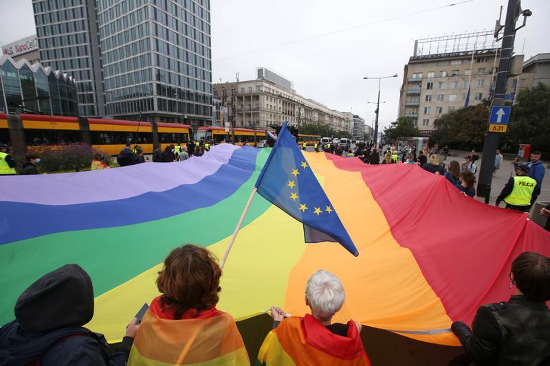 Polonia debe actuar para detener la intolerancia LGBTI, dice el Consejo de Europa