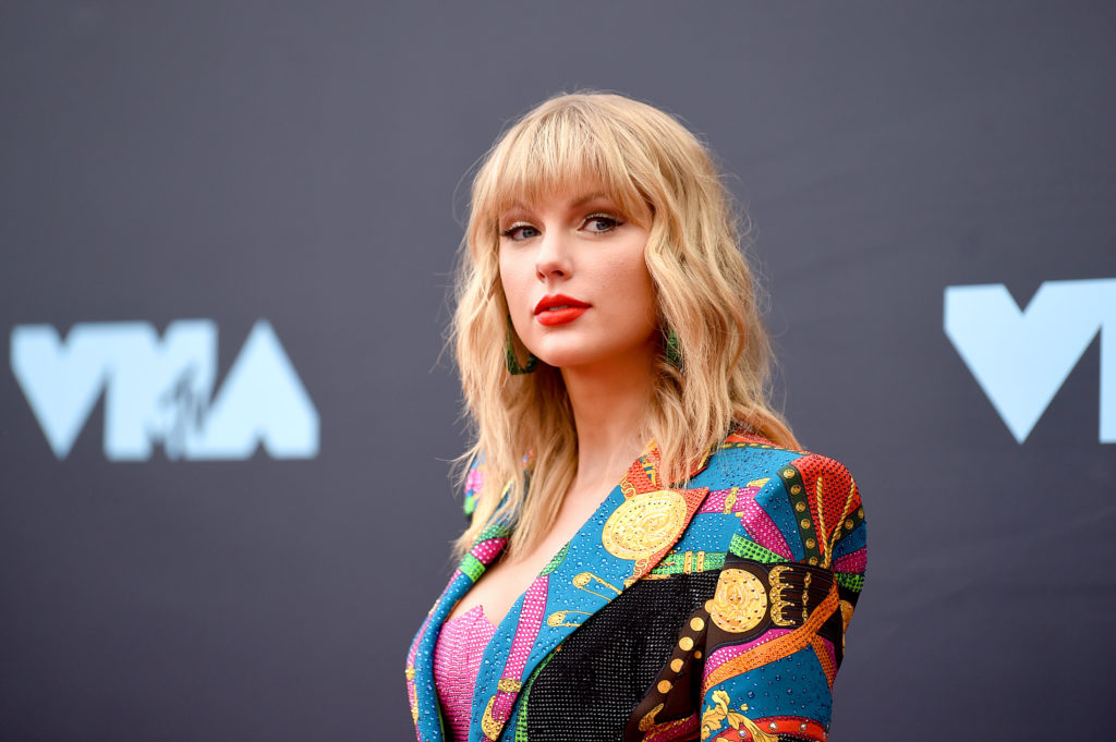 Taylor Swift presenta su primer éxito regrabado tras perder los derechos de su catálogo