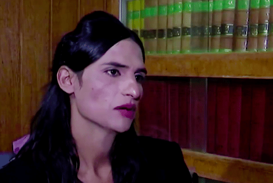 La primera abogada transgénero de Pakistán, mendigaba en las calles