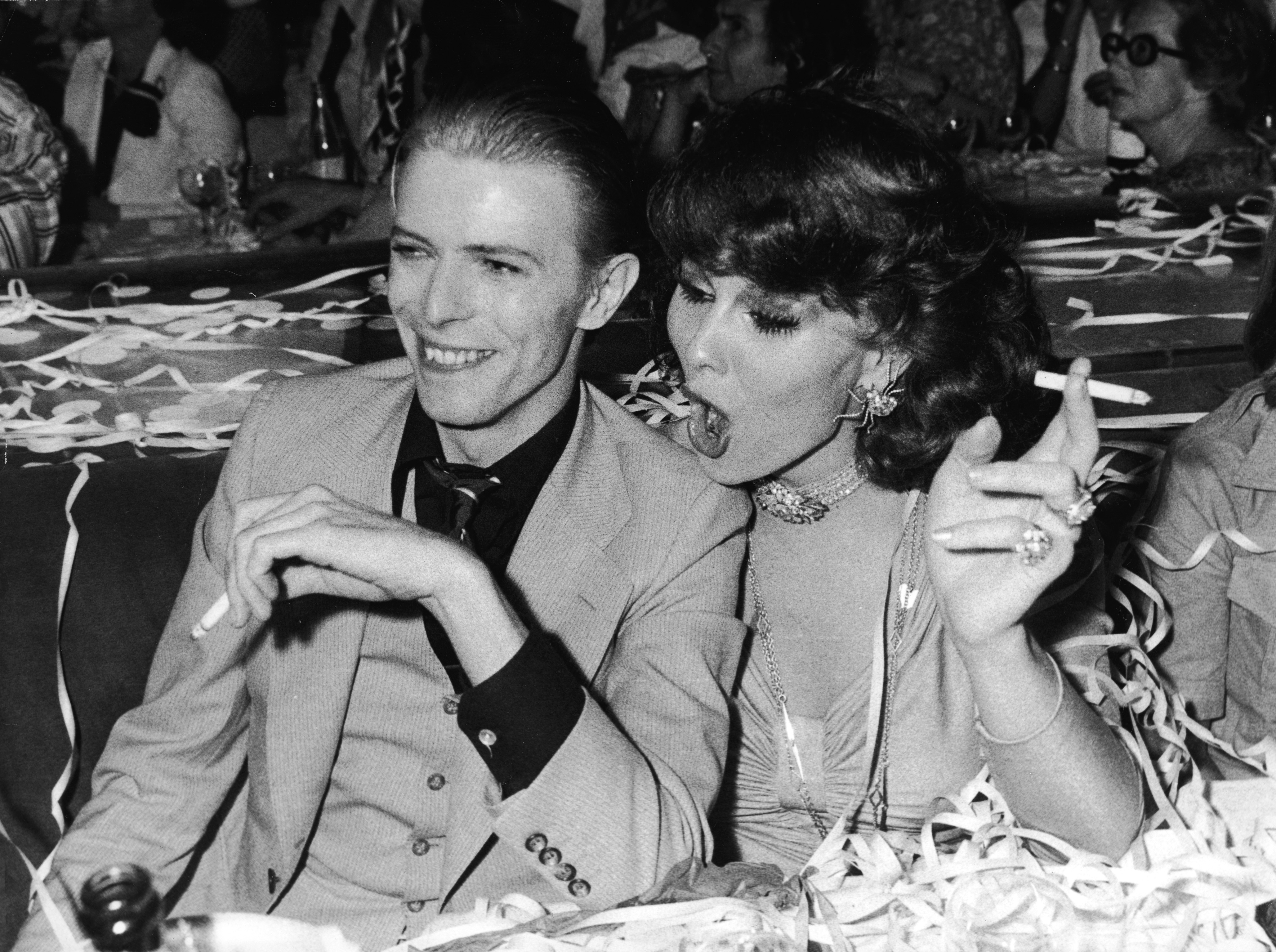 11 descarados y desvergonzados momentos extraños de David Bowie, cuyo legado LGBT+ vive hoy en día