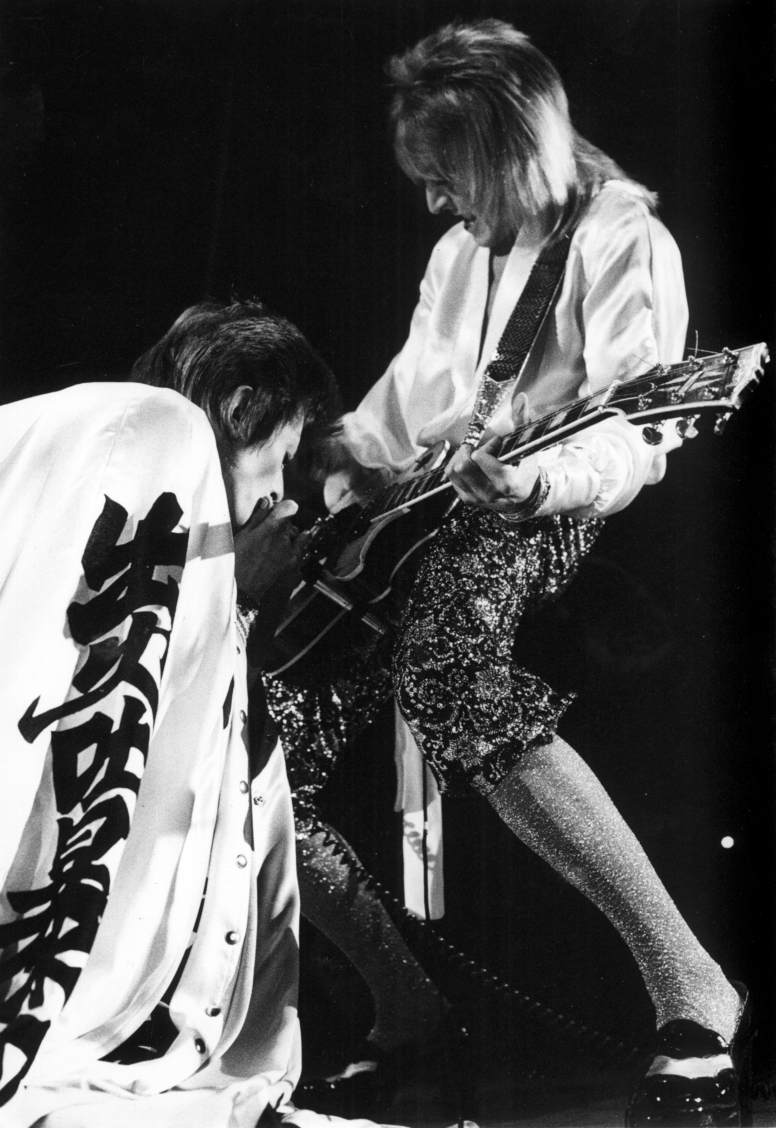 11 descarados y desvergonzados momentos extraños de David Bowie, cuyo legado LGBT+ vive hoy en día