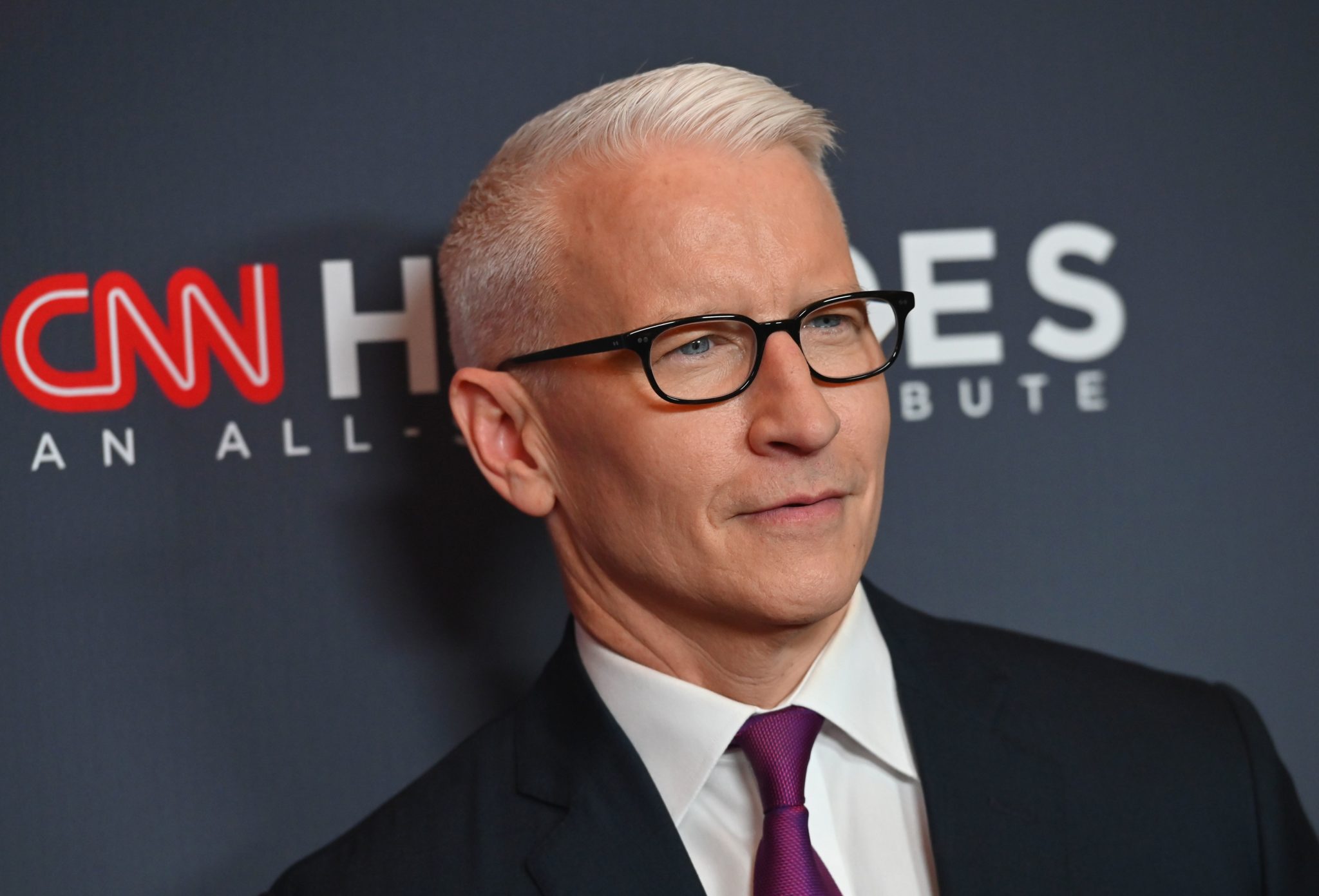 Anderson Cooper revela cuando supo por primera vez que era gay - y cómo su vida podría haber resultado muy diferente