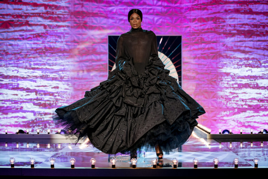 Asttina Mandella de Drag Race Uk evita las controversias