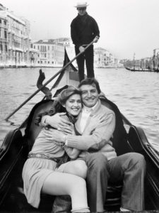 Conoce a la pionera transexual Bond y a la modelo Playboy que luchó incansablemente por la igualdad de derechos.