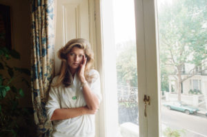 Conoce a la pionera transexual Bond y a la modelo Playboy que luchó incansablemente por la igualdad de derechos.