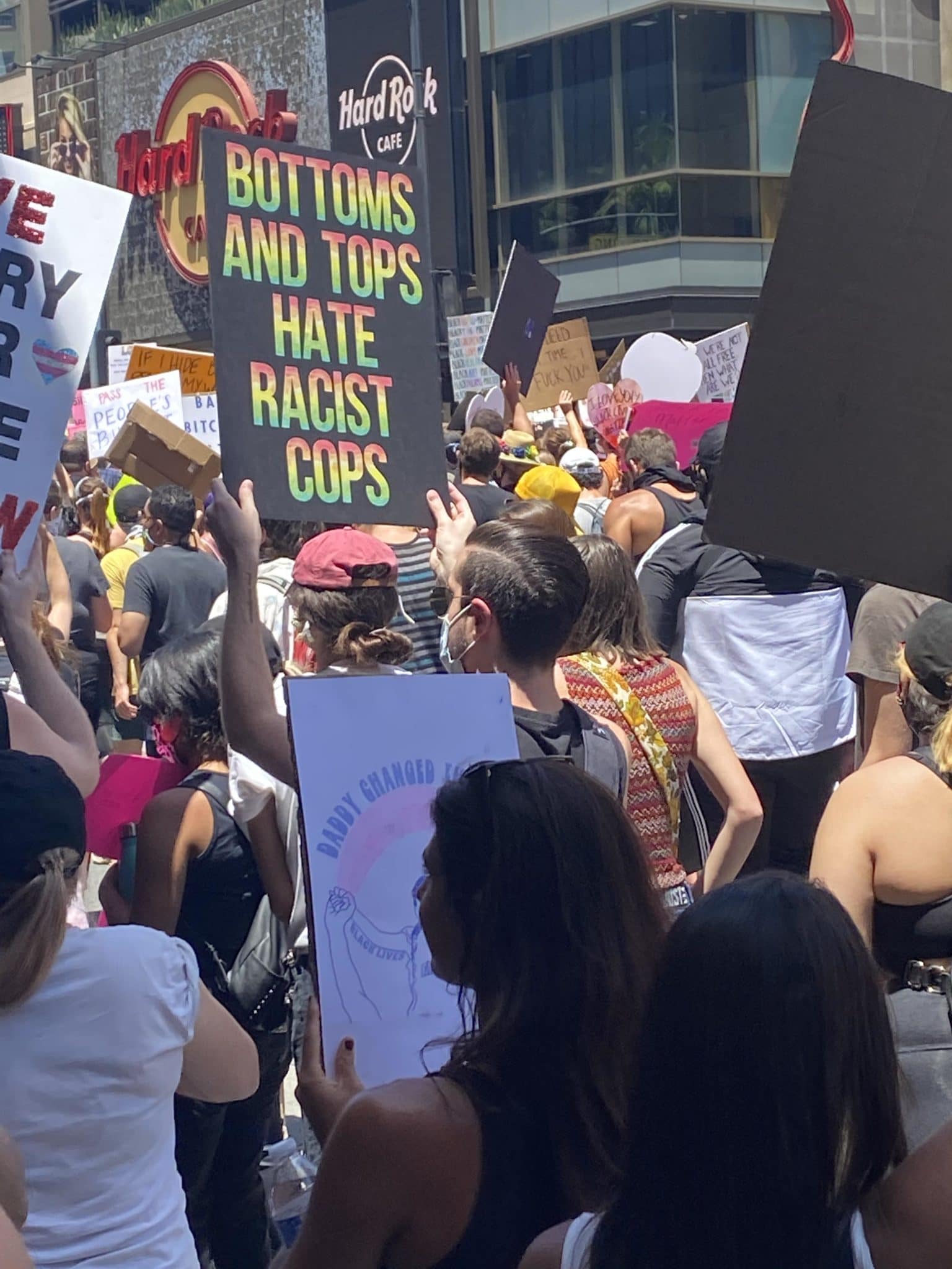 Intrépidos, francos y divertidos carteles de protesta gay que nos inspiran a todos a seguir luchando