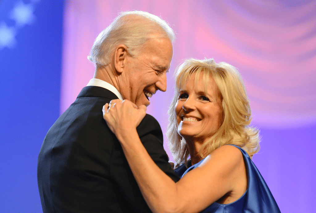 La Dra. Jill Biden, la primera dama que merecemos, tiene una colorida y orgullosa historia apoyando los derechos de los LGBT+.