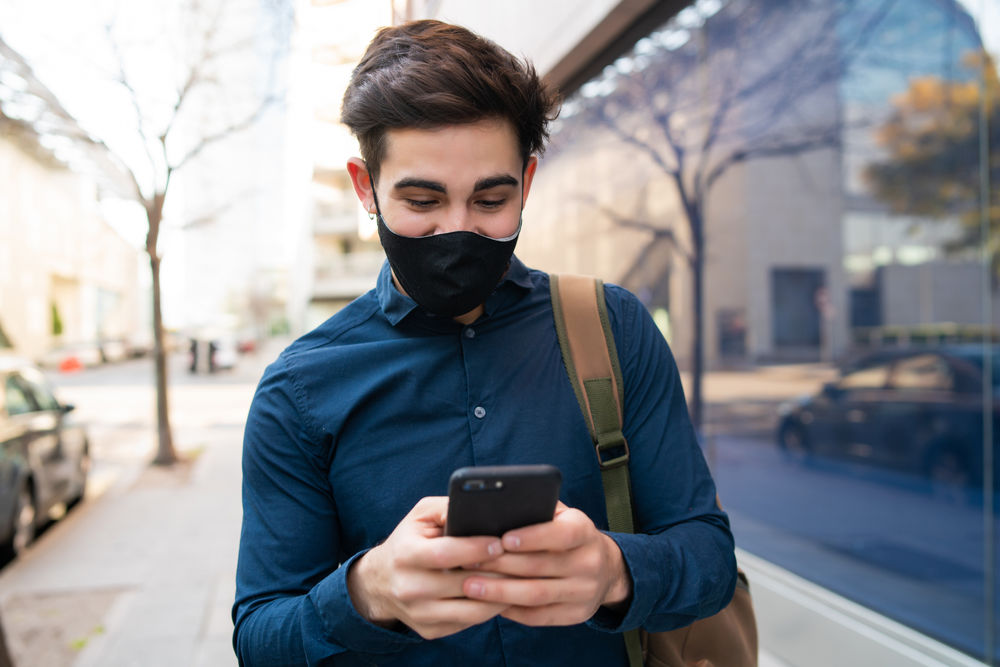 Los gays comparten cómo es ver sus fotos antes de la pandemia