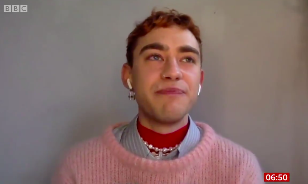 Olly Alexander contiene las lágrimas por el número récord de pruebas del VIH en respuesta a It's a Sin