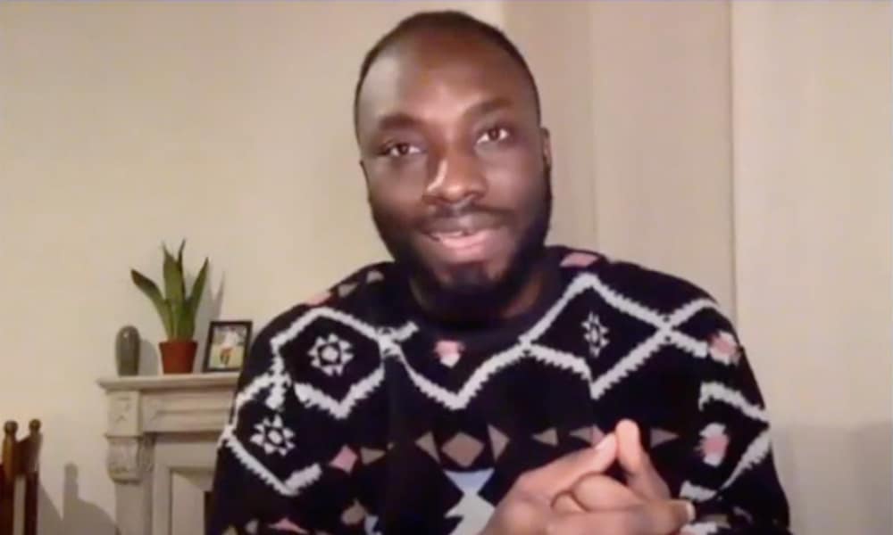 Un desafiante periodista ghanés se declara gay en directo y dice que las personas LGBT+ 