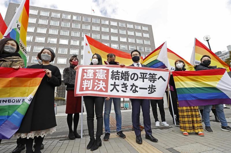 En una sentencia histórica, un tribunal japonés dice que no permitir el matrimonio entre personas del mismo sexo es 