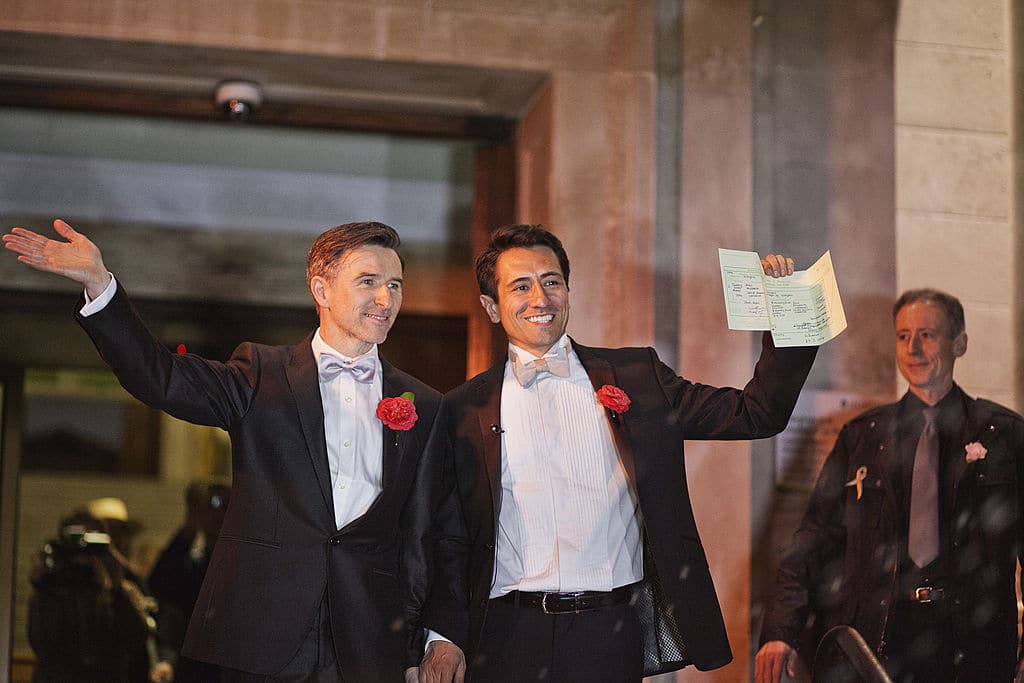 La desafiante, penosa y gloriosa historia del matrimonio entre personas del mismo sexo en el Reino Unido