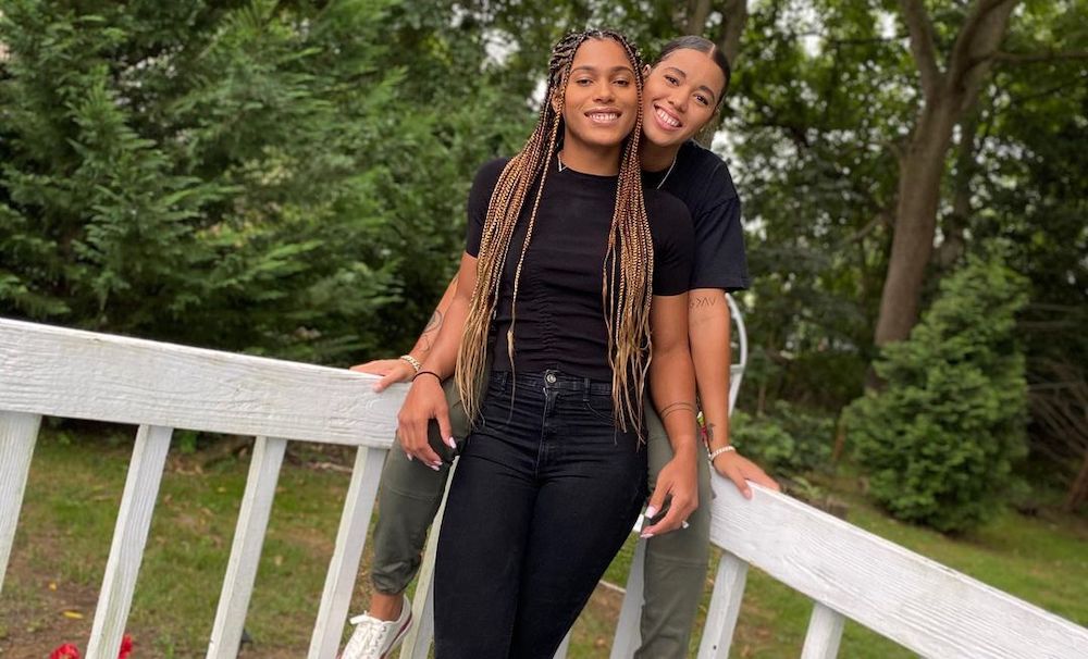 La estrella de la WNBA, Natasha Cloud, se casó con su novia softbolista en secreto por miedo a que se le rompa el corazón