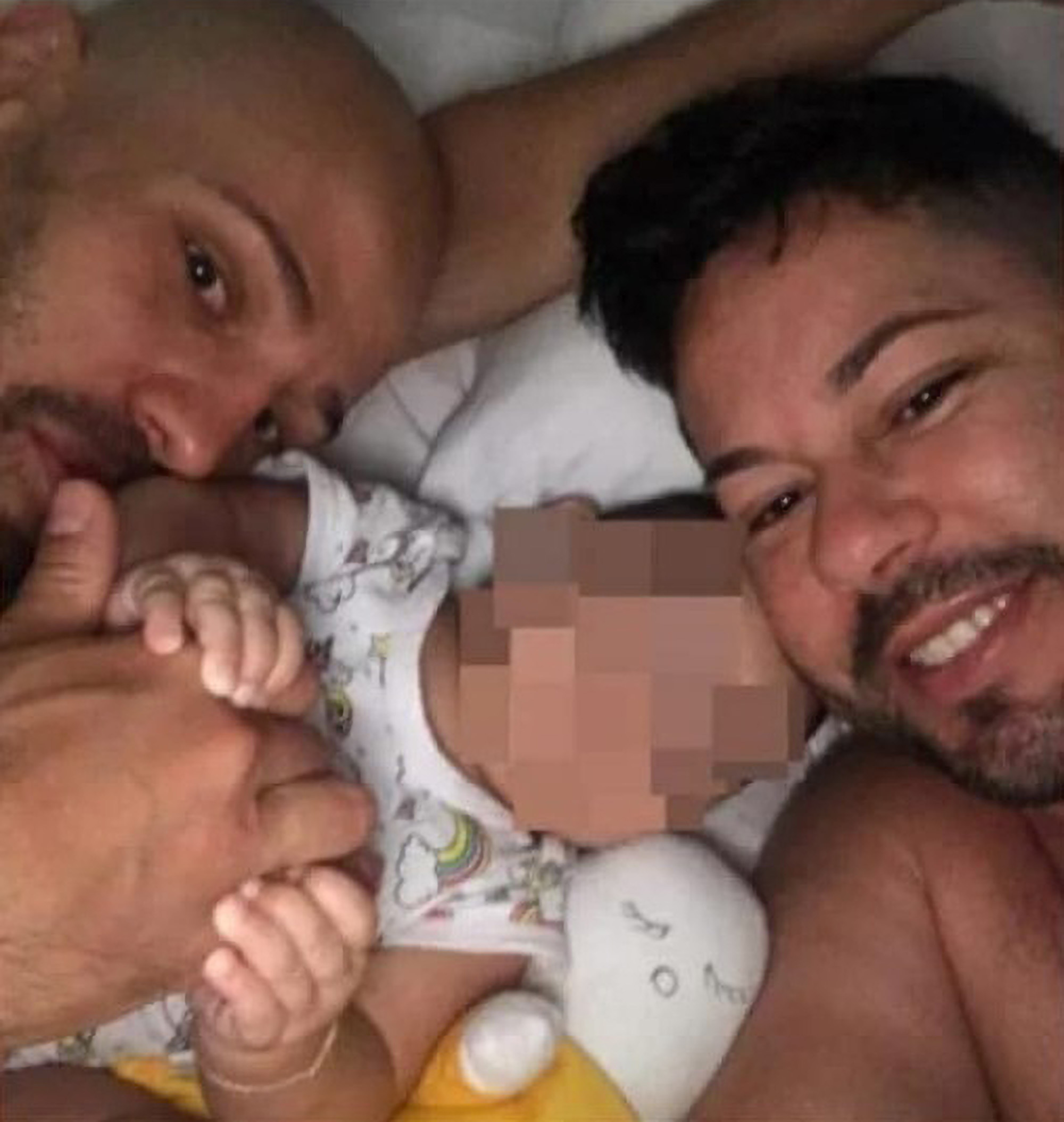 Una pareja gay brasileña obligada a devolver a su bebé