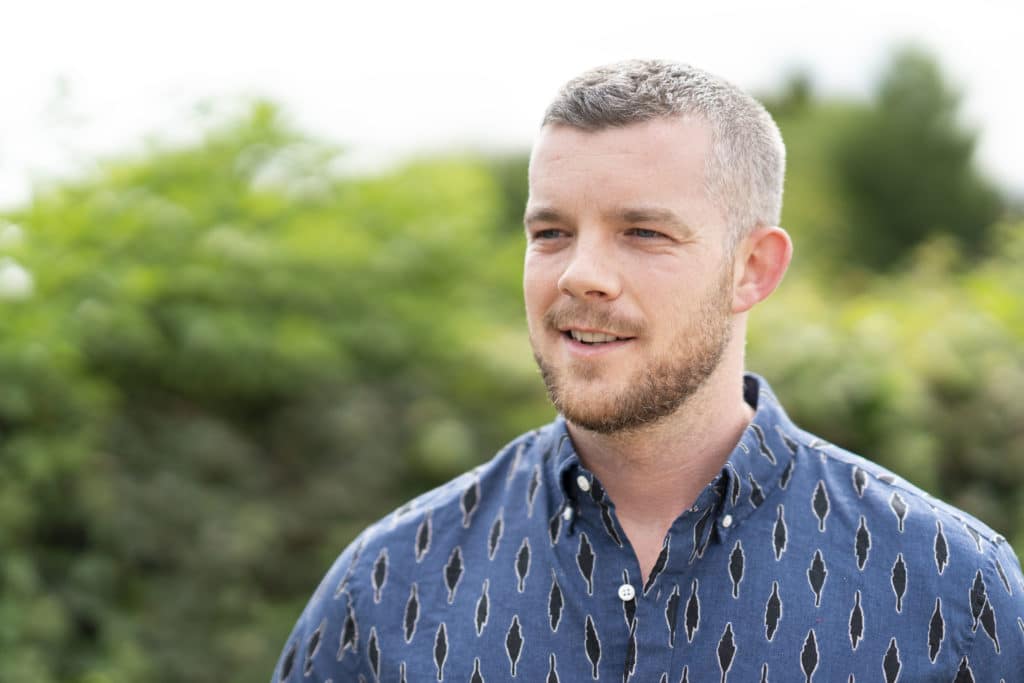 Russell Tovey se enamoró de un hombre mayor en un rodaje