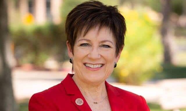 Arizona aprueba un escalofriante proyecto de ley que permitiría a los padres impedir que los niños aprendan sobre las personas queer