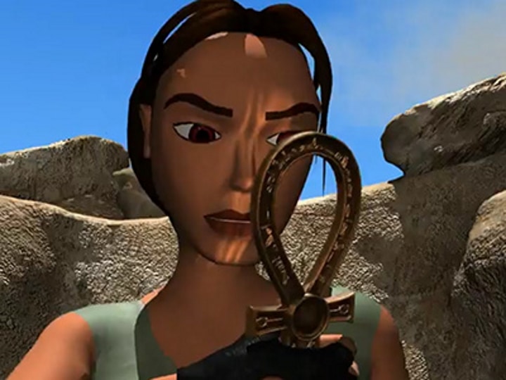 La increíble evolución de Lara Croft: de aventurera de tetas triangulares a icono LGBT+ pateador de culos