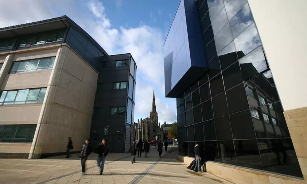 La Universidad se ve obligada a pedir disculpas a un estudiante de doctorado amonestado por unos tuits 