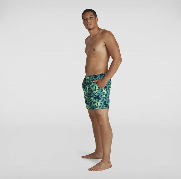 12 favorecedores y vibrantes shorts de baño que definitivamente necesitas en tu vida este verano - incluyendo a Fendi