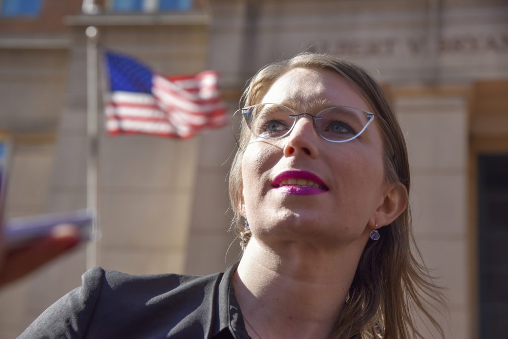 Chelsea Manning fue atacada por la policía en la Marcha Queer 2020 de Manhattan