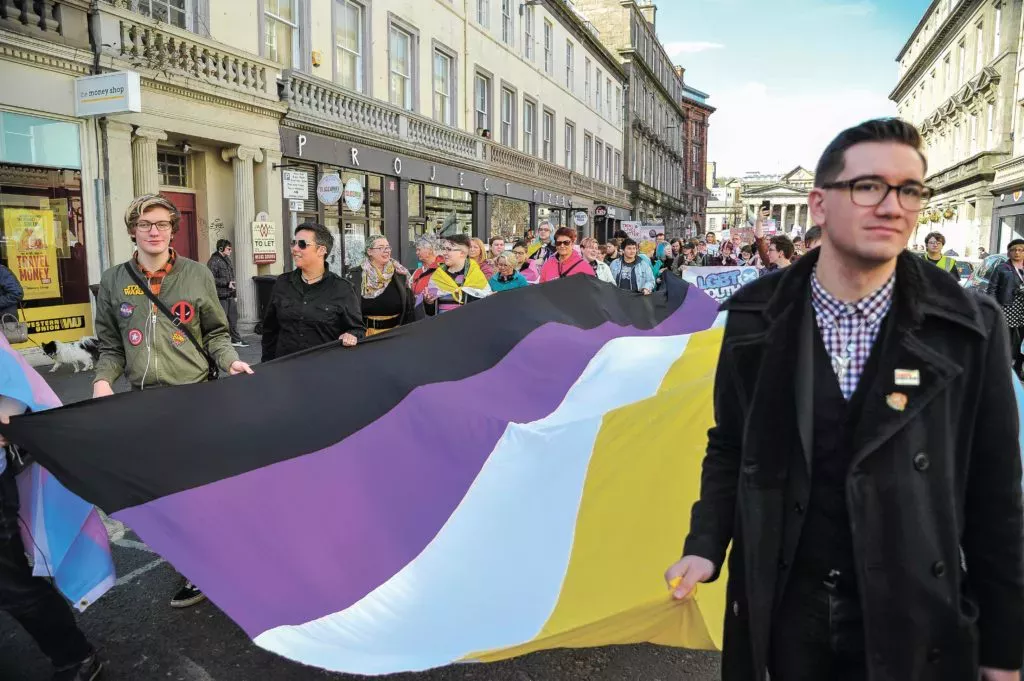 Como personas no binarias, ¿realmente queremos el reconocimiento legal? ¿O deberíamos suprimir por completo los marcadores de género?