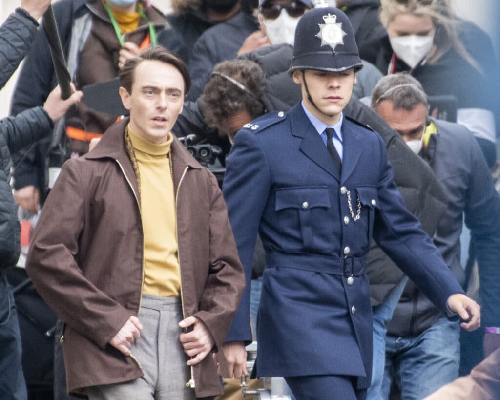Harry Styles se pone el uniforme completo para interpretar a un polic&iacute;a gay en el rodaje de su nueva pel&iacute;cula My Policeman