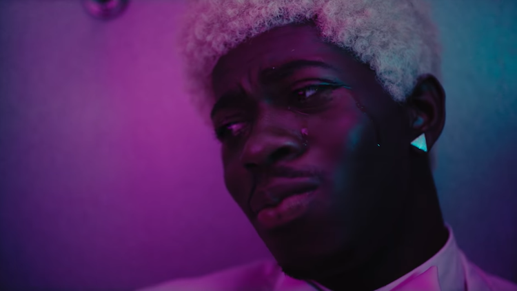 Lil Nas X se adentra en la homosexualidad en "Sun Goes Down"