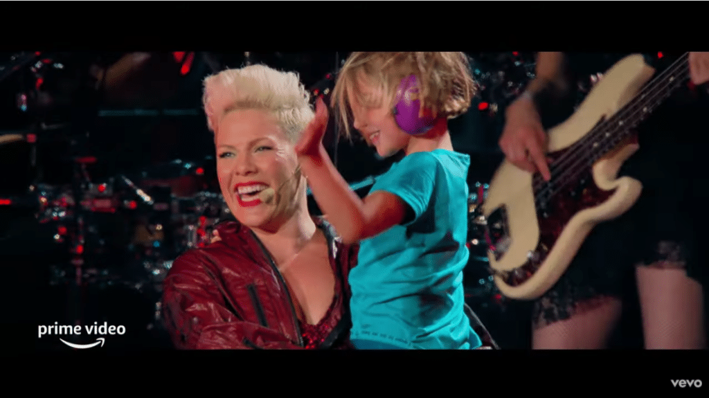 Pink lanza un nuevo e inspirador tráiler de su próximo documental en Amazon Prime Video 'All I Know So Far'