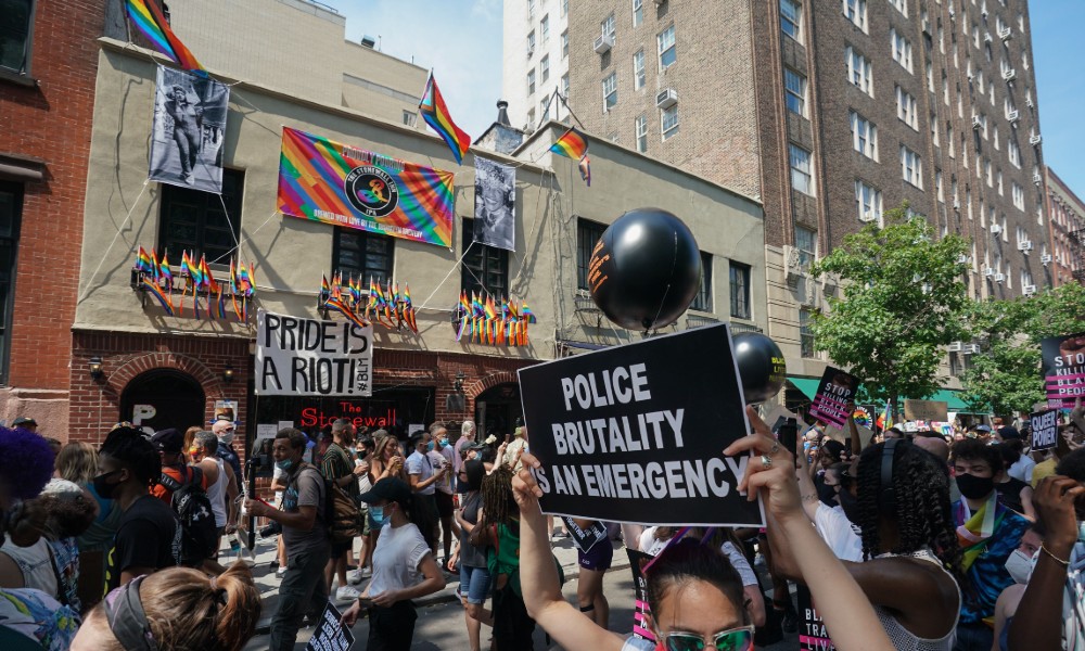 Prohíben a la policía participar en el Pride de Nueva York