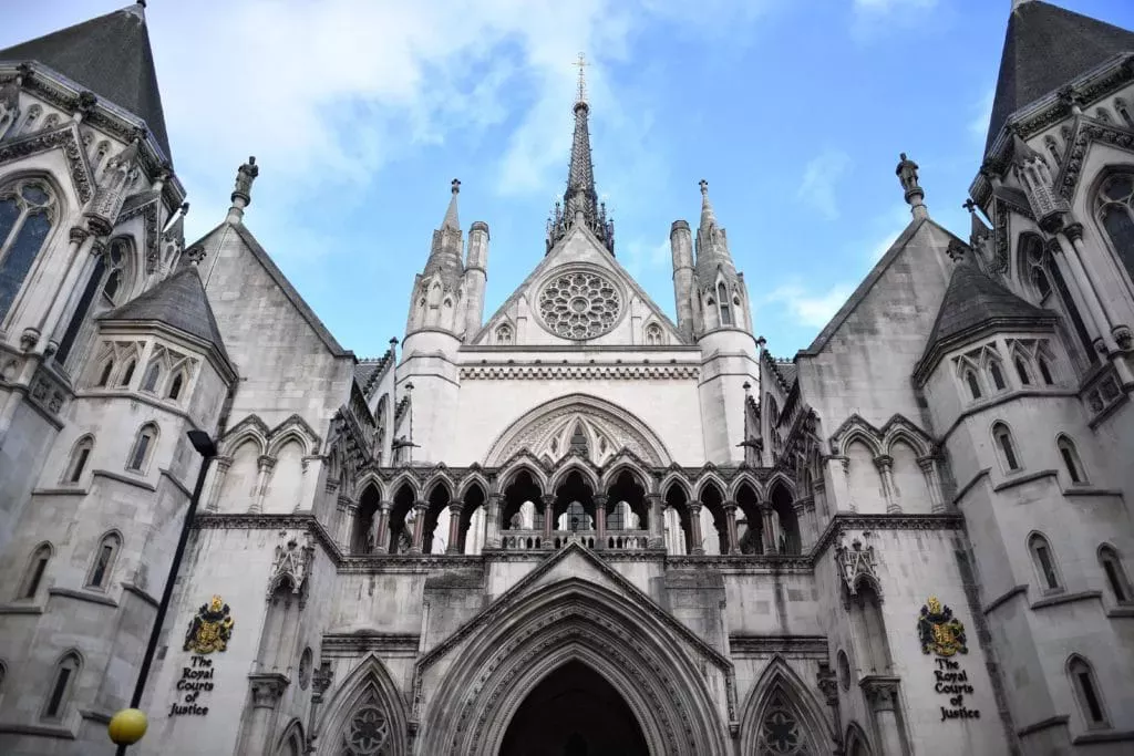 Un juez desestima la lucha de la fundadora de la Alianza LGB para prohibir el acceso de las mujeres trans a los espacios unipersonales para mujeres