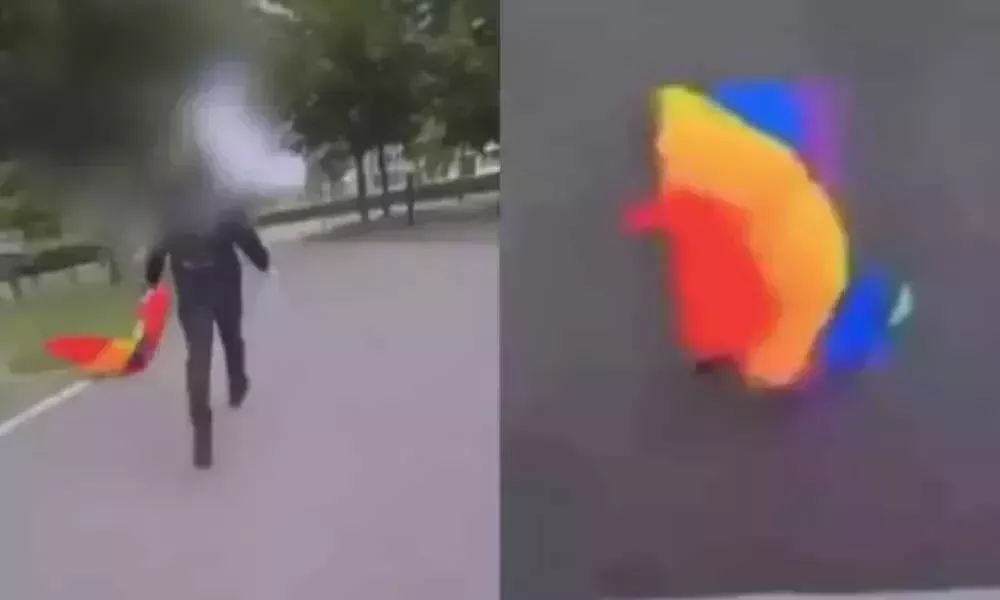 Unos adolescentes golpean a un compañero de clase bisexual antes de destrozar la bandera del Orgullo en un presunto delito de odio