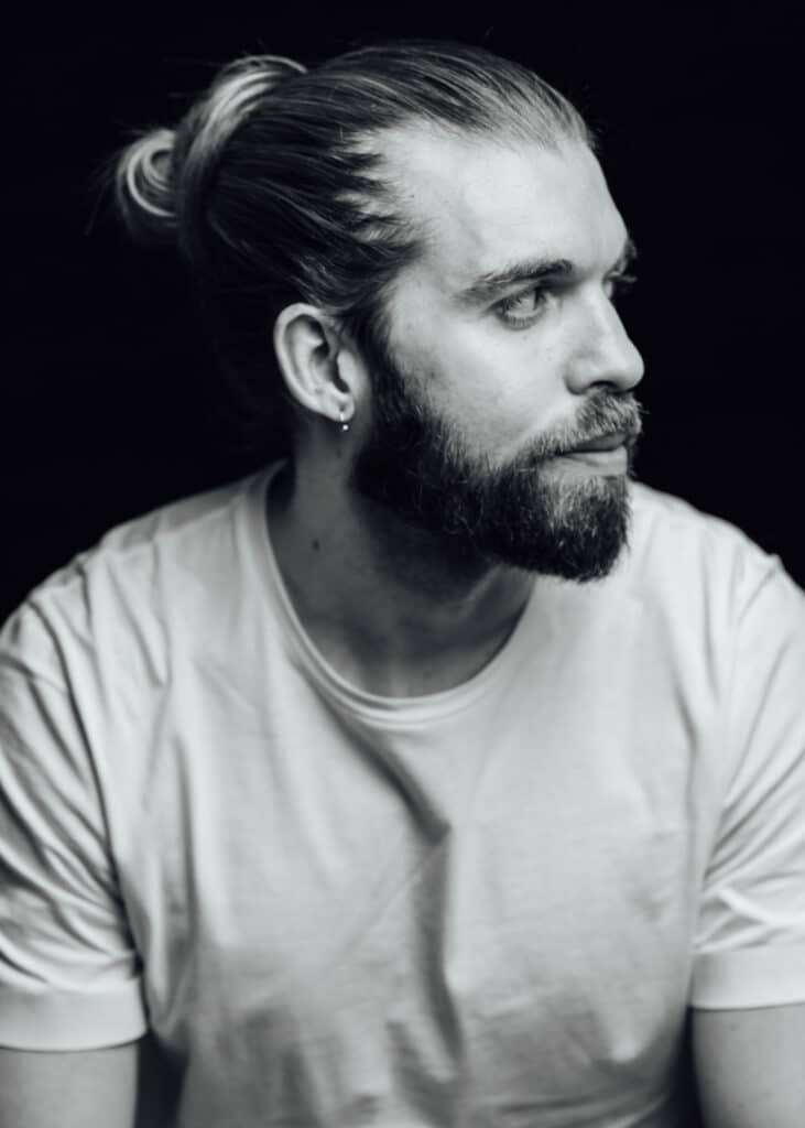 5 hombres homosexuales comparten sus valientes historias de vida con trastornos alimentarios para que otros no tengan que sufrir solos