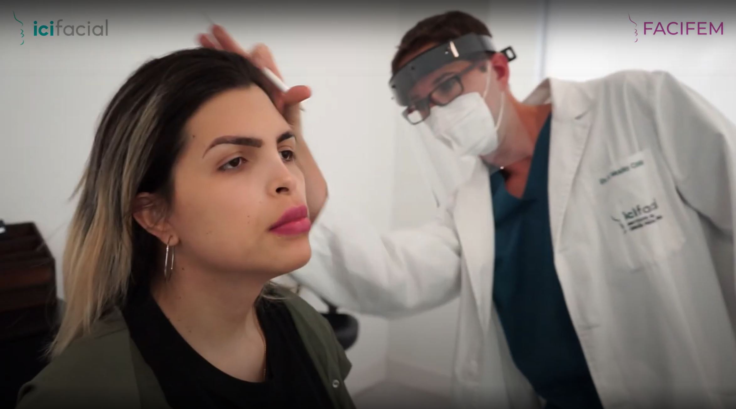 Rasgos más femeninos mediante la feminización facial para pacientes transgénero