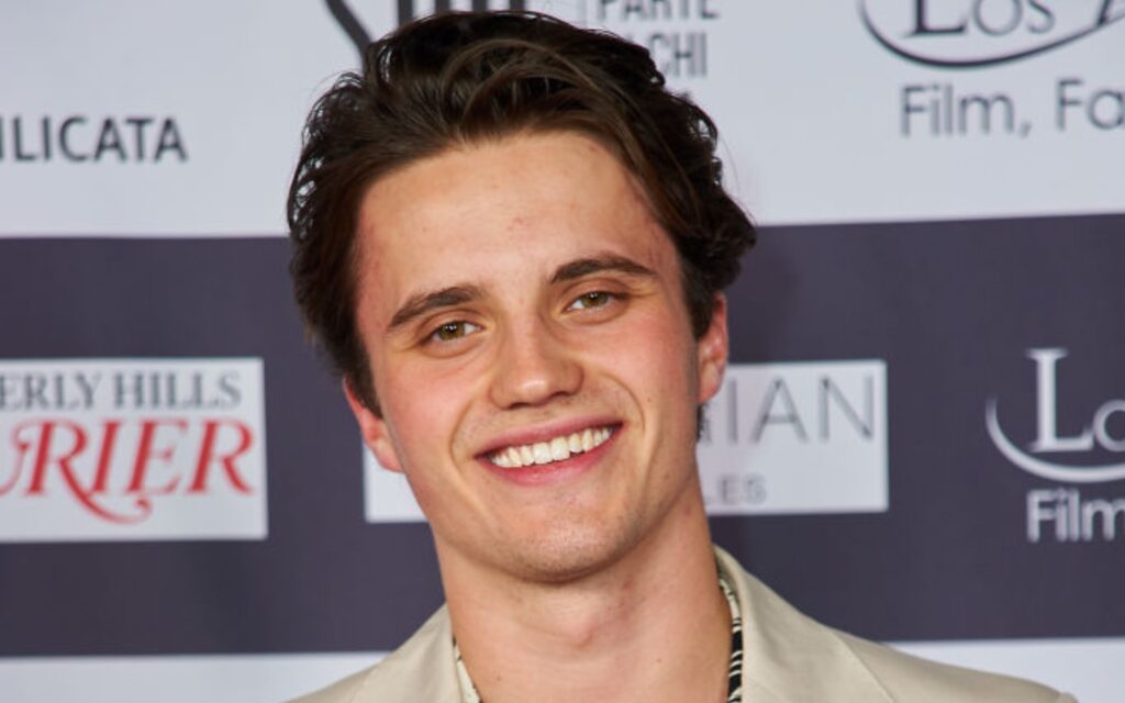 George Sear, de Love, Victor, habla sobre su papel en la serie